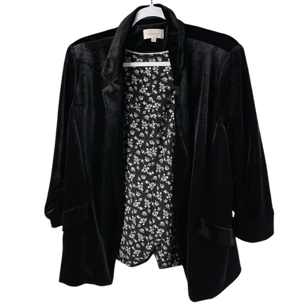 Elegant Black Velvet Women's Jacket